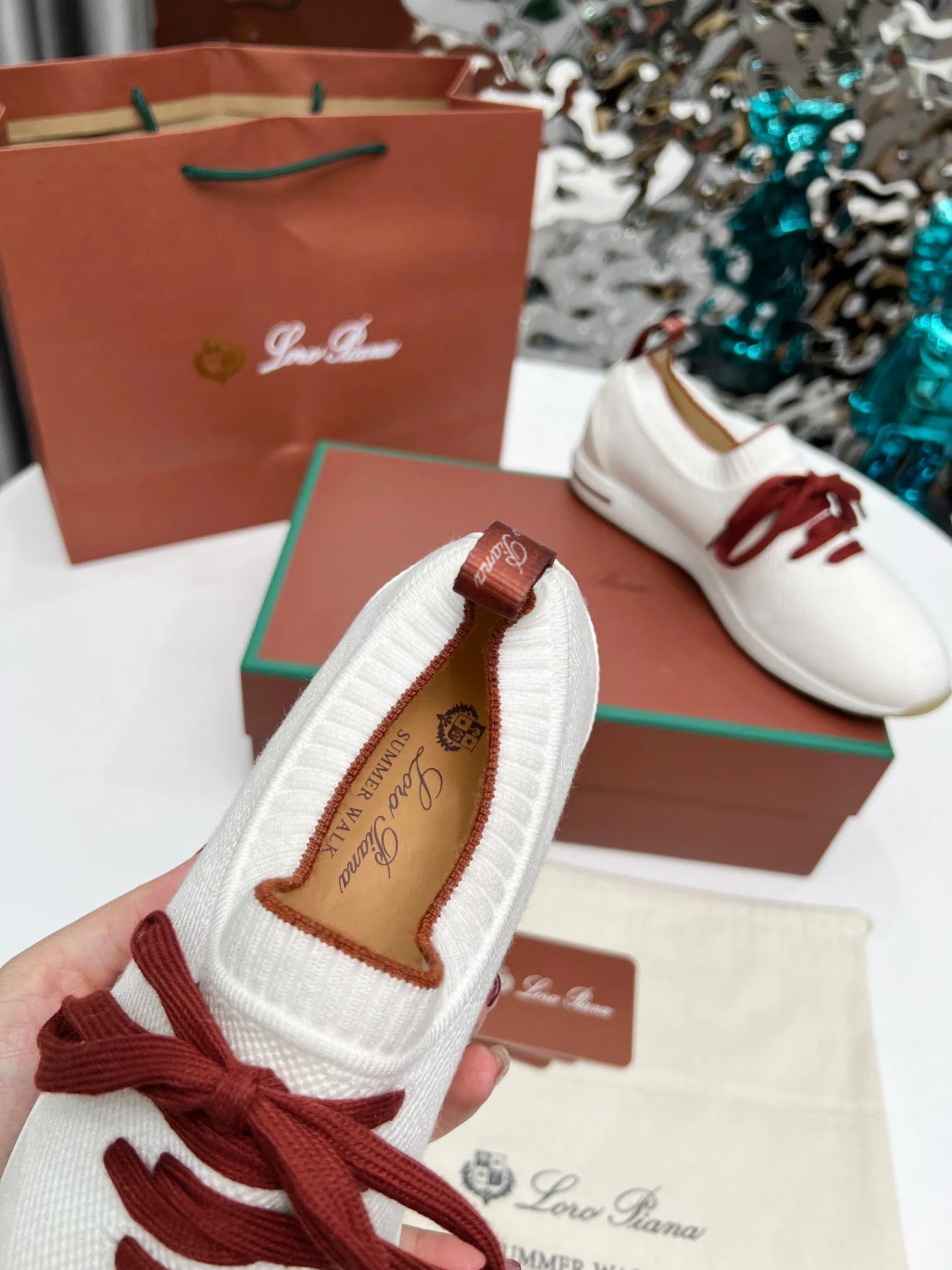 👟👟Ex-factory price 440👟👟 Men’s size +10 🧨🧨🧨Loropiana’s new board is online! This product is made of imported nylon velvet and developed from original boards. It is light, comfortable and breathable, and is suitable for all seasons. Size: 35-41, (Note: 35 and 41 are not returnable or exchangeable),